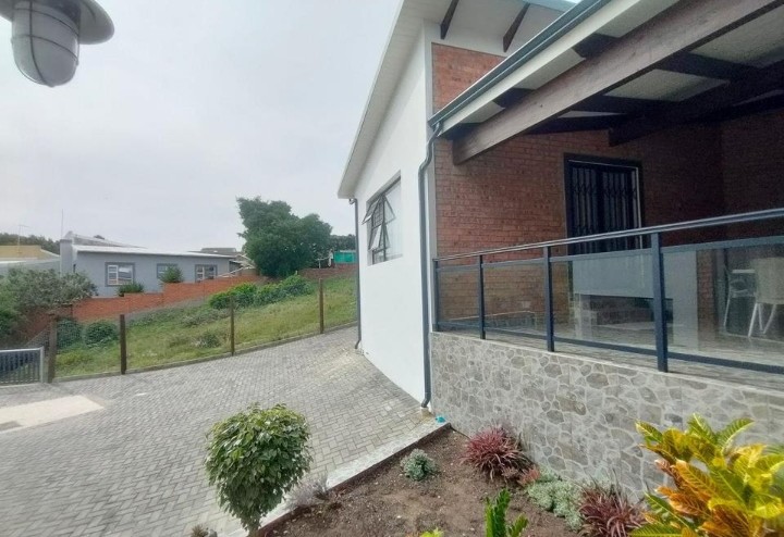 4 Bedroom Property for Sale in Noorsekloof Eastern Cape